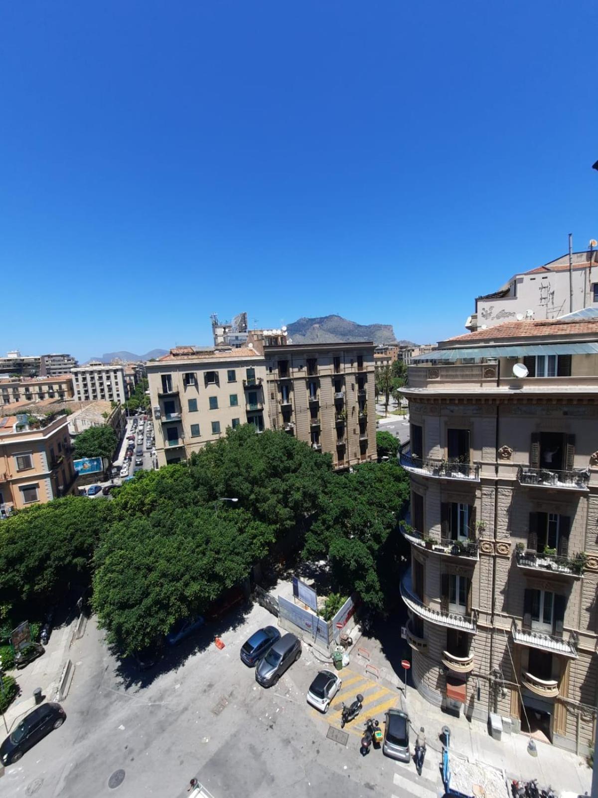 Le Camere Di Via Meccio Palermo Luaran gambar