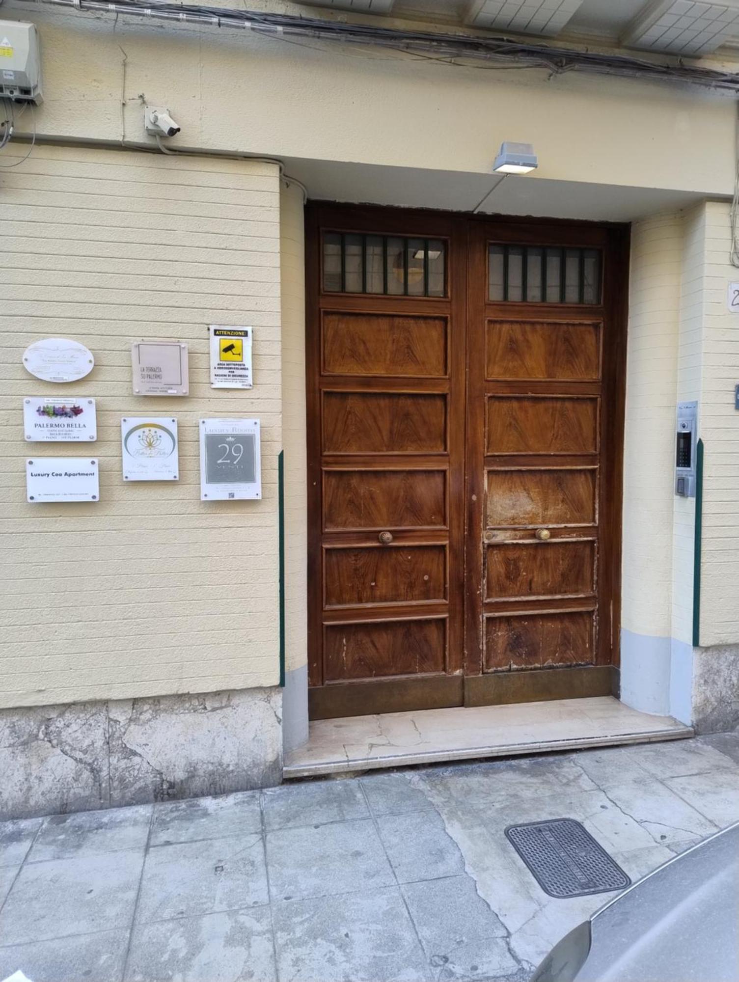 Le Camere Di Via Meccio Palermo Luaran gambar